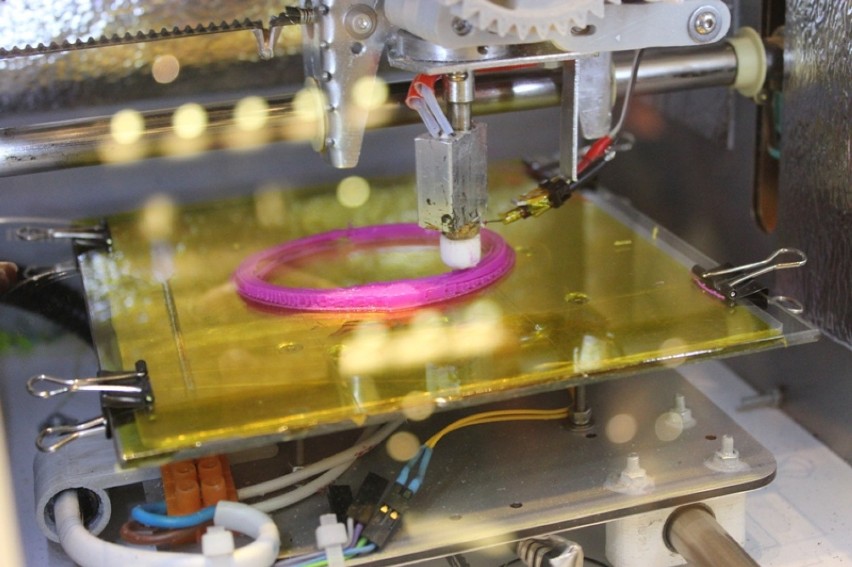 W Starym Browarze drukarki 3D zrobią Ci bransoletkę 