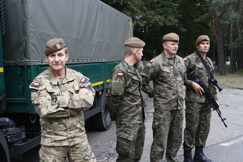 Żołnierze Wojsk Obrony Terytorialnej w koszarach