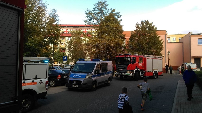 Mieszkańcy przy u. Broniewskiego postawieni na nogi. Straż pożarna, pogotowie energetyczne i gazowe oraz policja. Przez garnek