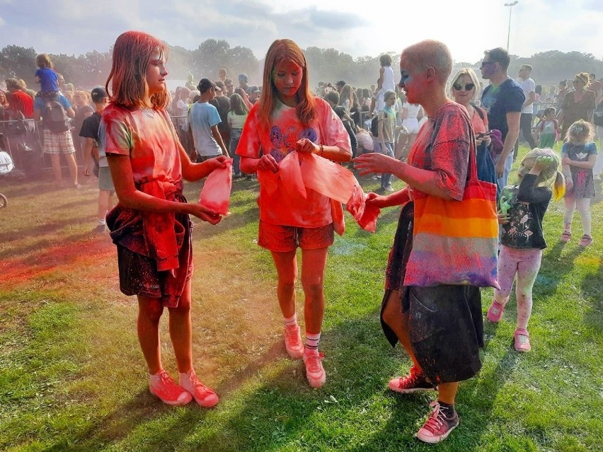 Wrocław. Ale kolorowo! Zobacz zdjęcia z Festiwalu Kolorów Holi na Polach Marsowych