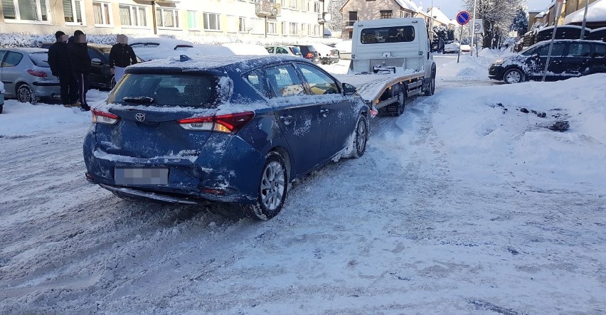 Kolizja dwóch samochodów osobowych i autobusu na alei 3 Maja w Słupsku [ZDJĘCIA]