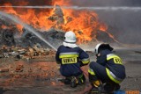 Pożar Miąskowo: Paliła się folia w zakładzie recyklingu [WIDEO]