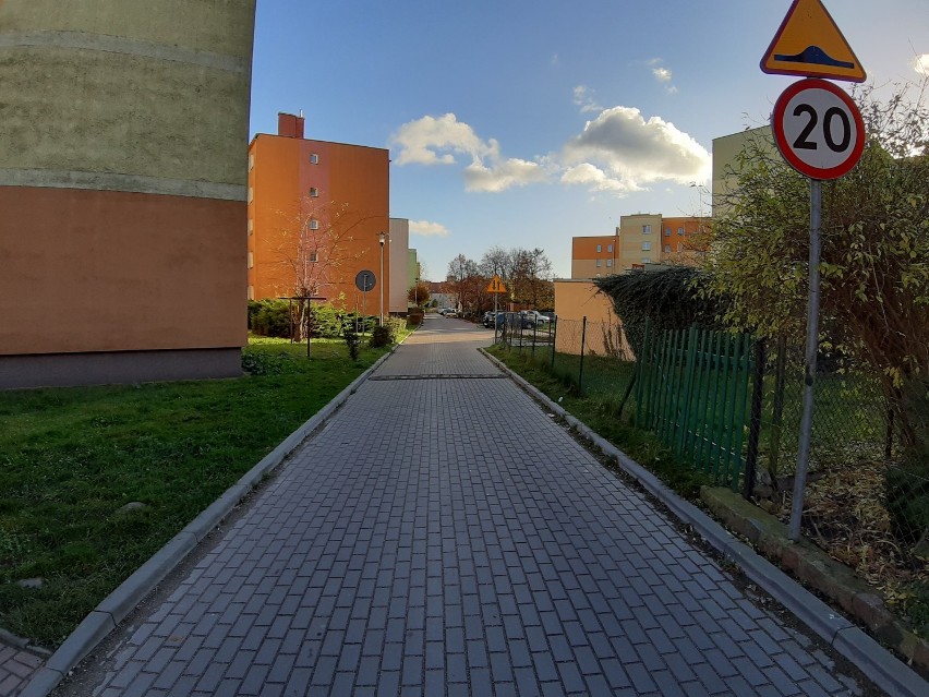 Osiedlowa uliczka w Szczecinku to nie jest tor wyścigowy [zdjęcia]