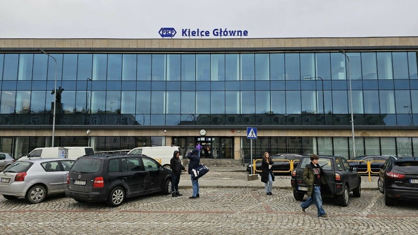 Dworzec PKP w Kielcach otwarty po remoncie. Nie było przecinania wstęgi. Jako pierwsi zobaczyli go podróżni