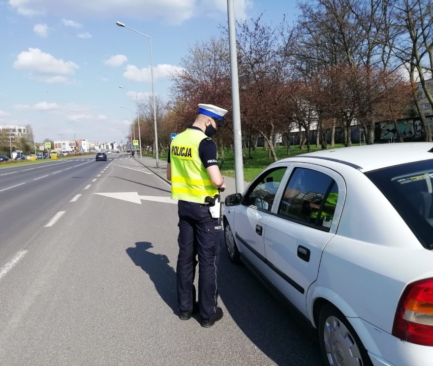 Kontrole policji na drogach Piotrkowa i powiatu trwały cały...