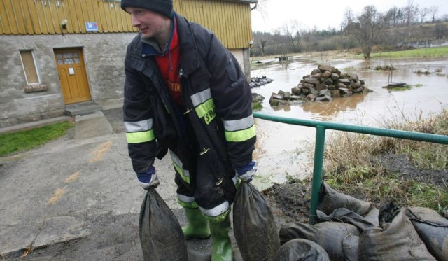 W Sędzicach konieczna była ewakuacja zwierząt gospodarskich z jednego z obejść, bo wdarła się woda