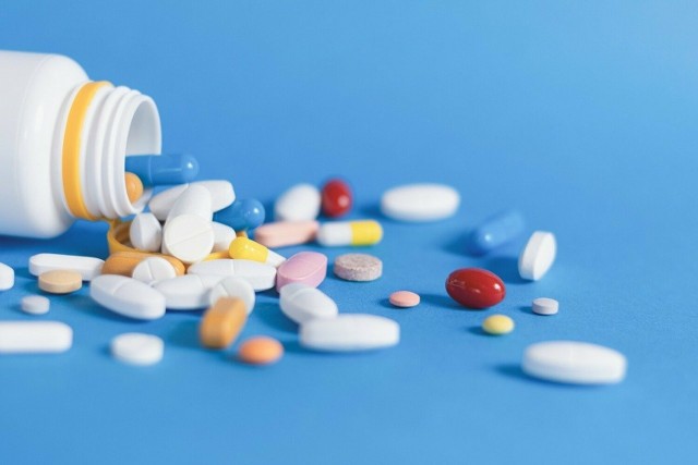 "Tabletkowe koktajle" niebezpieczne dla zdrowia! Małopolski NFZ zaprasza na spotkania z farmaceutami "Leki pod kontrolą"