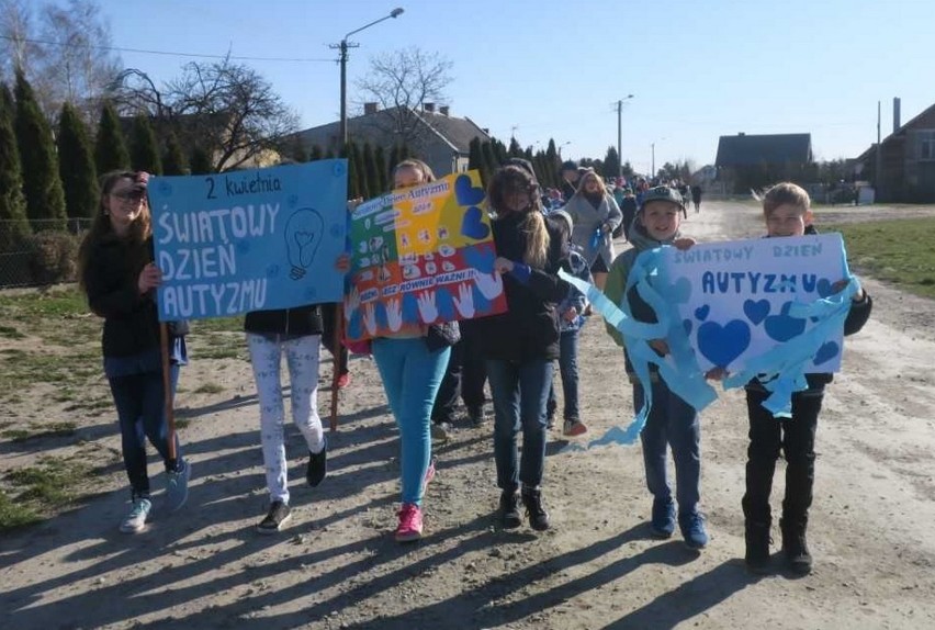 SPI nr 8 w Sieradzu przystąpiła do obchodów Światowego Dnia Świadomości Autyzmu (fot)