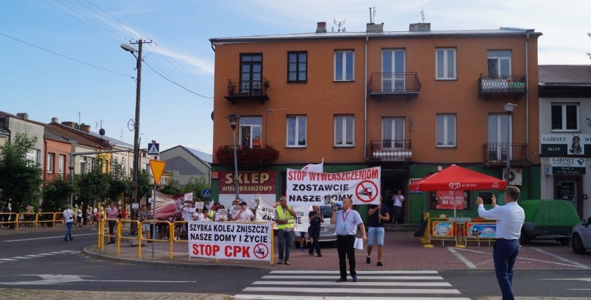 Izbica. To był jeden z największych protestów w regionie przeciwko CPK. Organizatorzy na tym nie poprzestaną. Zobacz zdjęcia