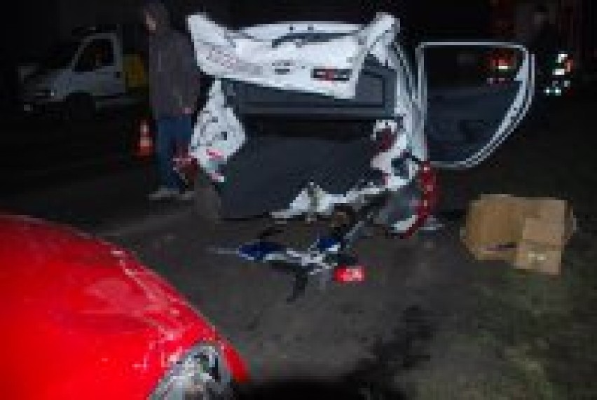 Wypadek w Klimontowie: dwie osoby trafiły do szpitala [ZDJĘCIA]