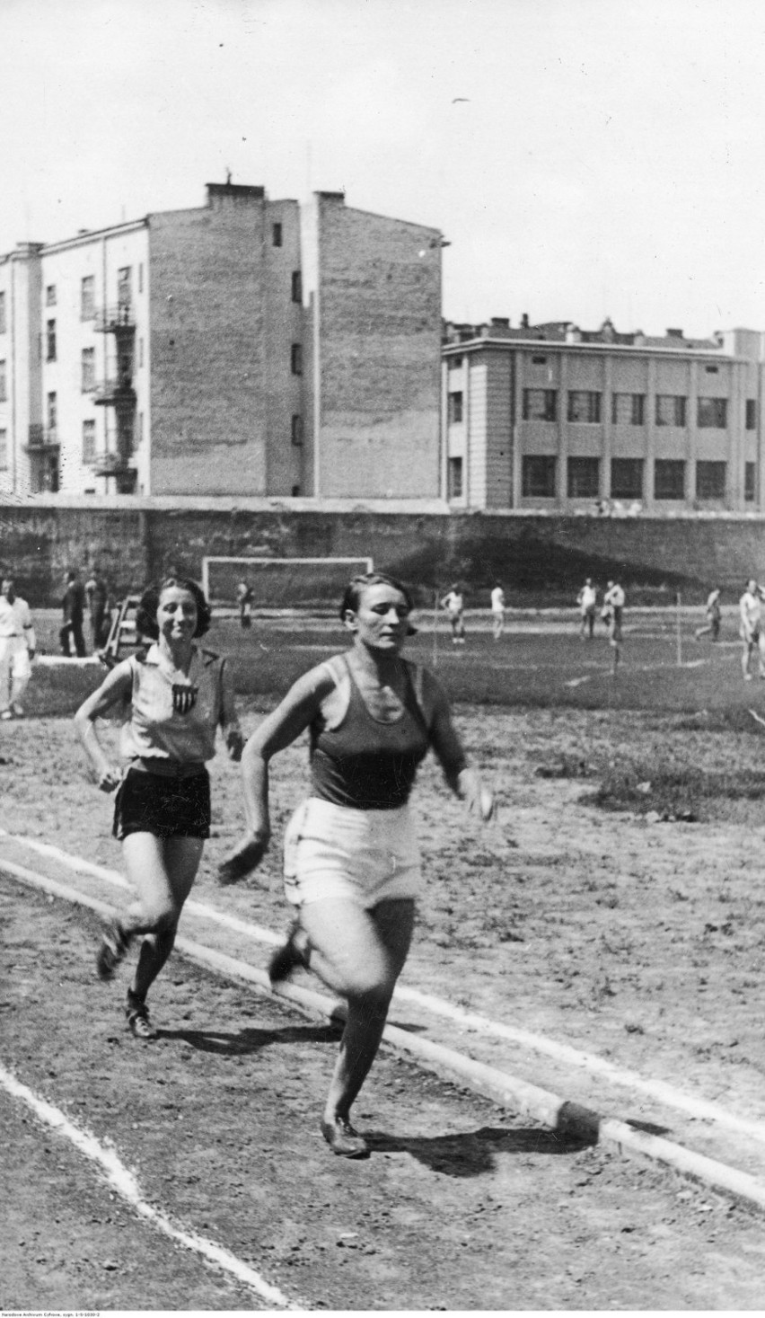 Zawody lekkoatletyczne w Lublinie. Zawodniczki podczas...