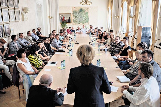 Mimo oczekiwań radnych prezydent Hanna Zdanowska nie weźmie udziału w poniedziałkowej sesji nadzwyczajnej.