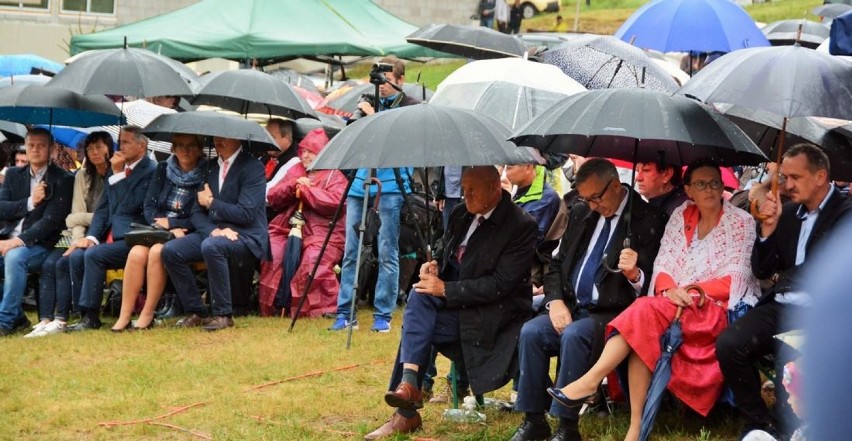 Tłumy wiernych na niezwykłej mszy na Trójstyku, spotkali się Polacy, Czesi i Słowacy (ZDJĘCIA)