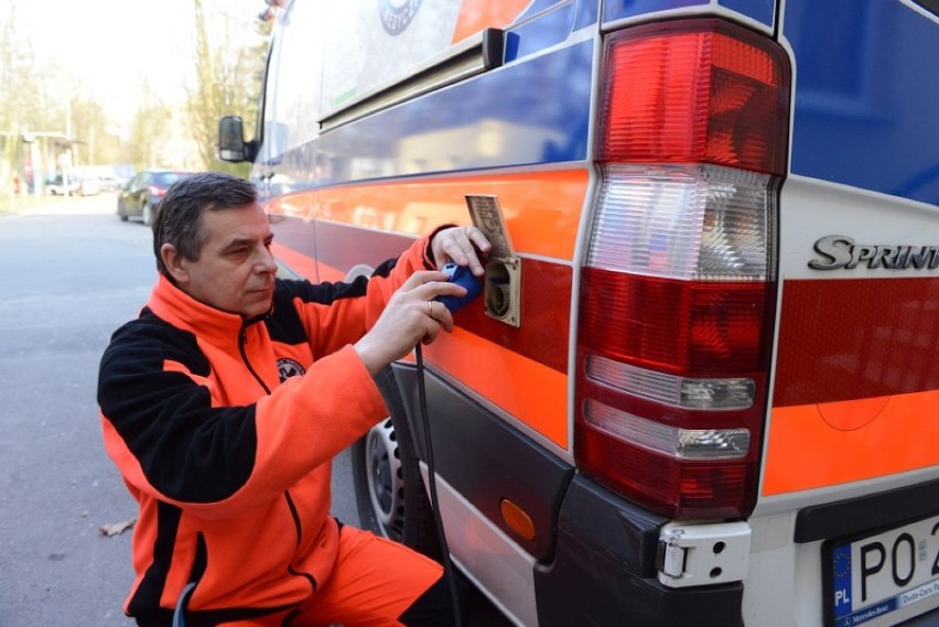 Kradną kable z karetek, a to grozi tragedią