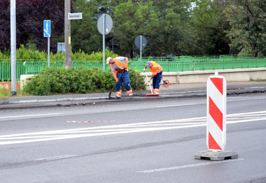 Głogów: Uwaga kierowcy! Ruszyła wymiana nawierzchni na ulicy Brama Brzostowska, od dużego ronda w kierunku mostu