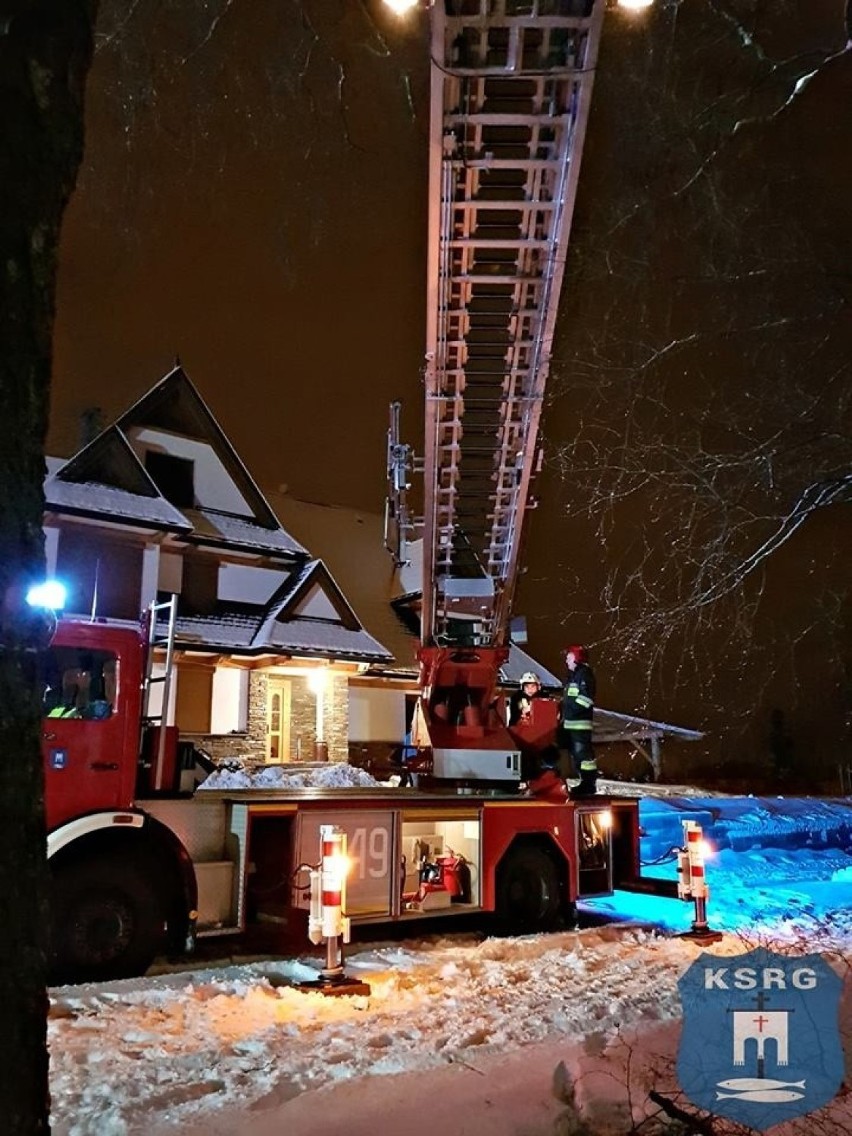 Takim wozem gaśniczym jeżdżą do pożarów strażacy z jednostki...