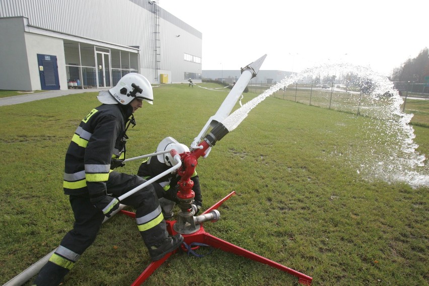 W Mysłowicach strażacy ćwiczą gaszenie pożaru [Zdjęcia + film]