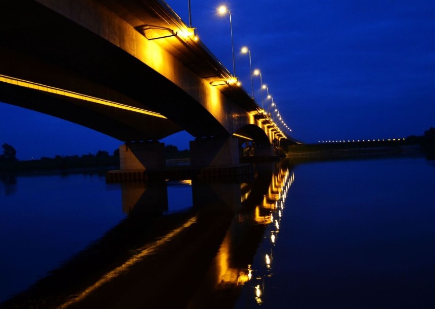 Most autostradowy pod Grudziądzem o zmierzchu
