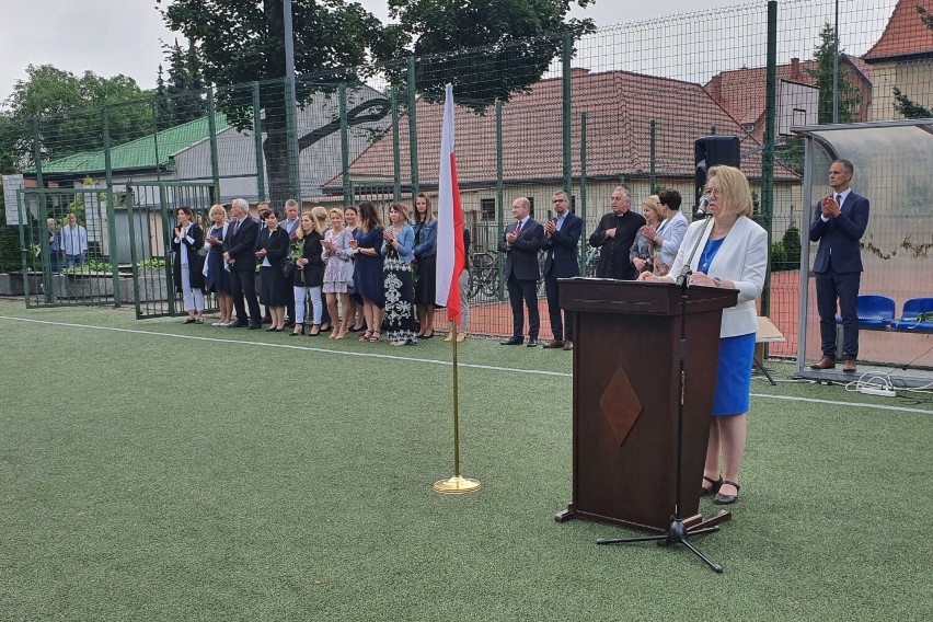 Koniec roku szkolnego w szkołach średnich. Przed uczniami dwa miesiące wakacji 