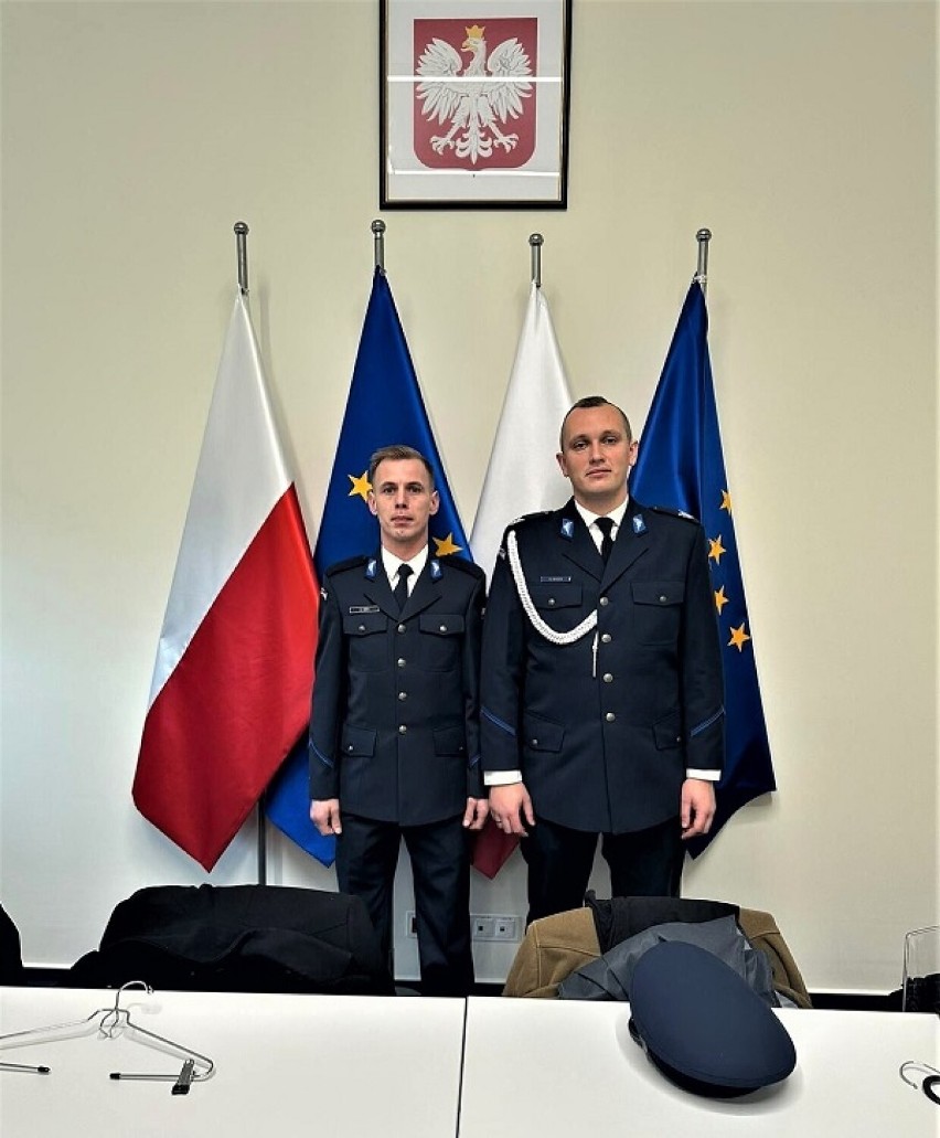 Sierż. szt. Krzysztof Mycek i post. Sebastian Giża...