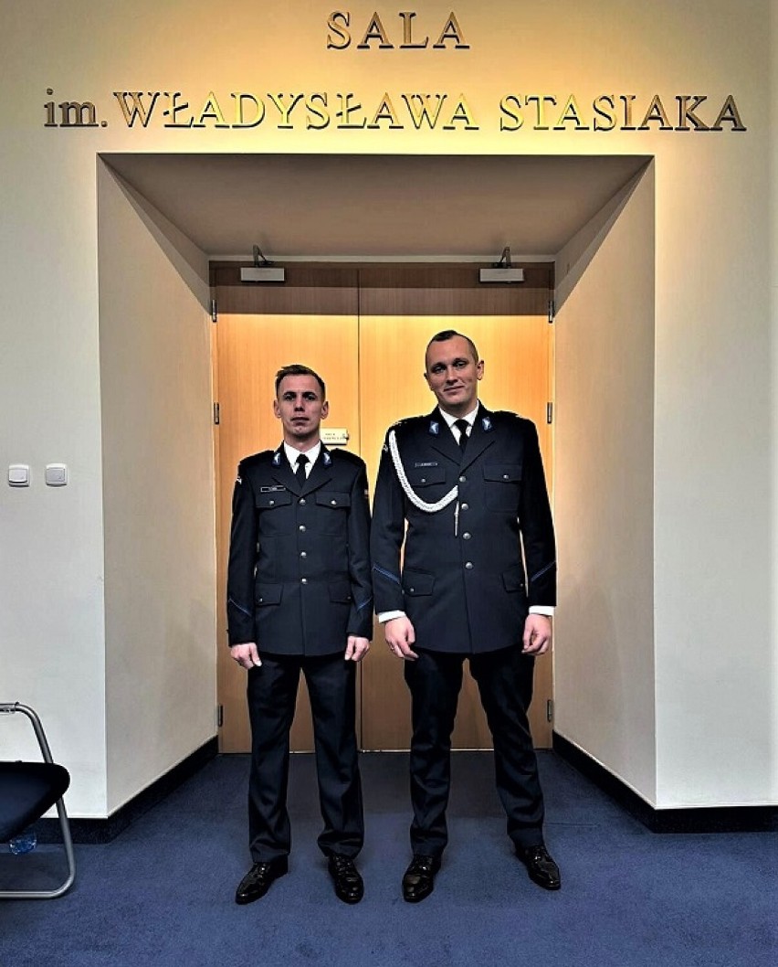 Sierż. szt. Krzysztof Mycek i post. Sebastian Giża...