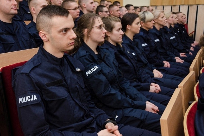 Na zdjęciach: Nowi słuchacze w Szkole Policji w Słupsku...