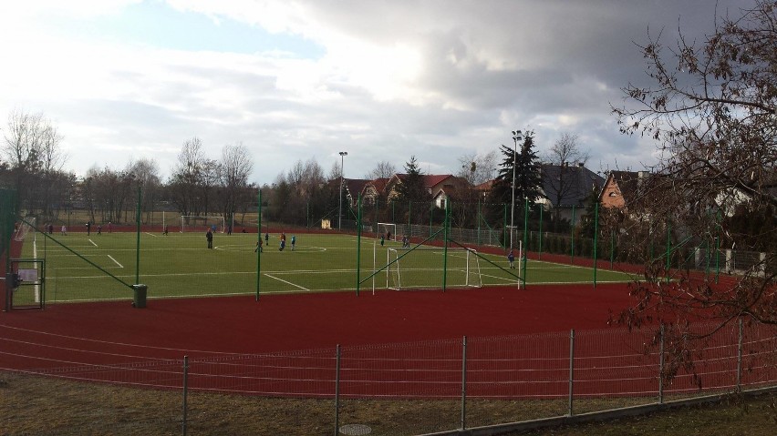 Na Bemowie grupa spotyka się na boisku przy ul. Zachodzącego...