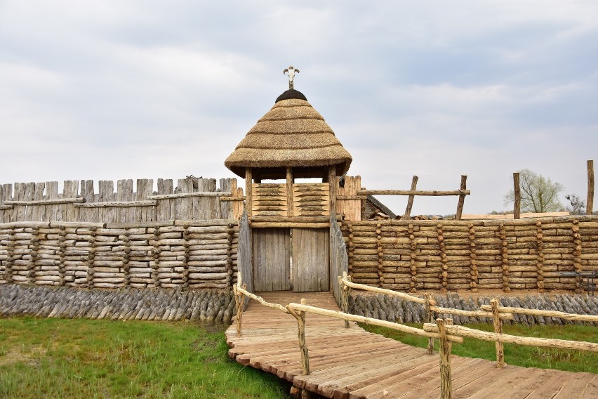 Program wydarzeń w Muzeum Archeologicznym w Biskupinie w...