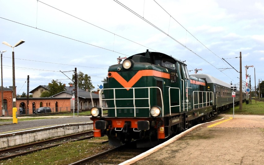 Historyczny pociąg z lat 70-dziesiątych w Sławnie