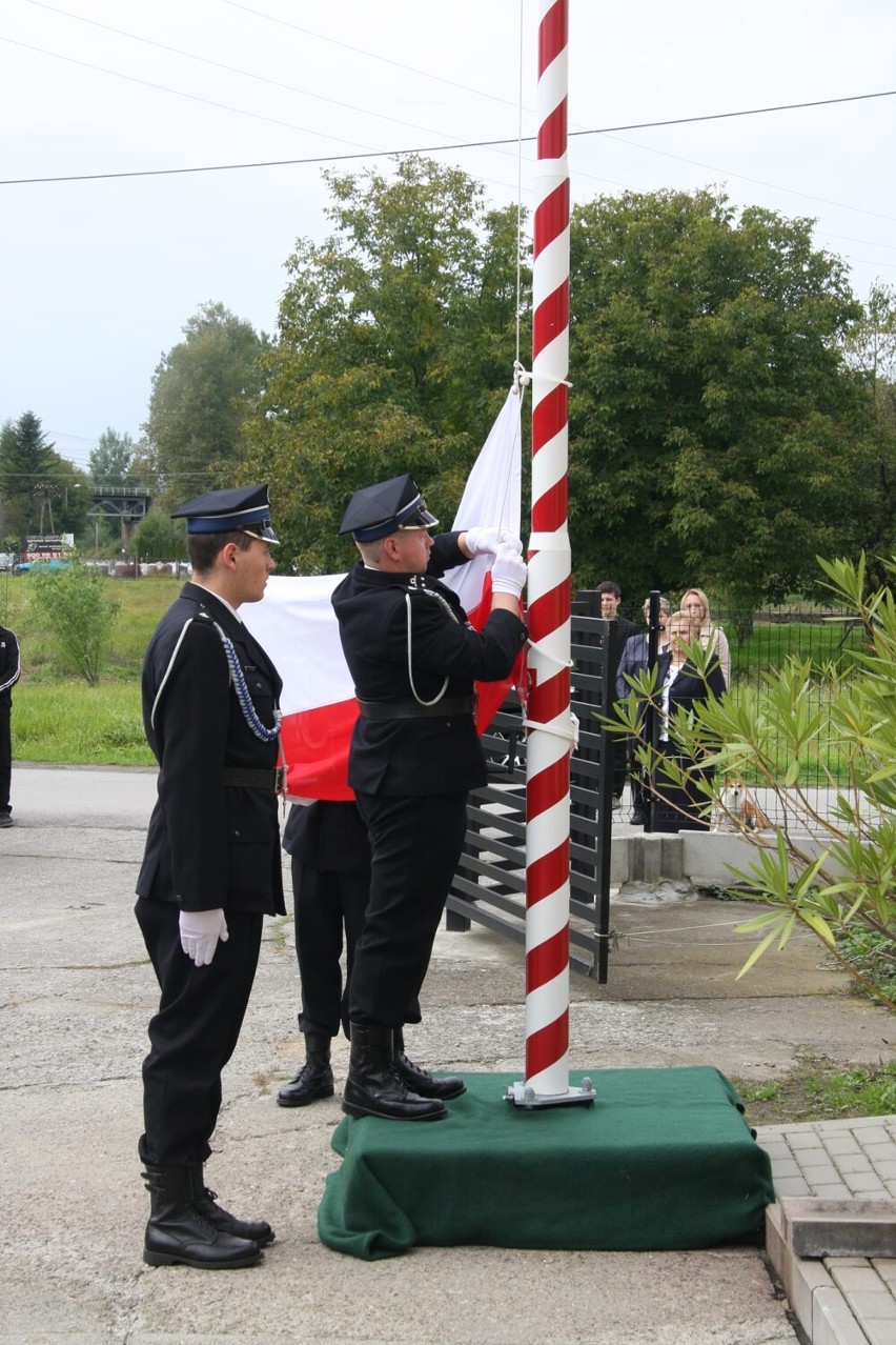 Ochotnicza Straż Pożarna w Buszkowicach otrzymała swój sztandar. OSP świętuje 75-lecie istnienia [ZDJĘCIA]