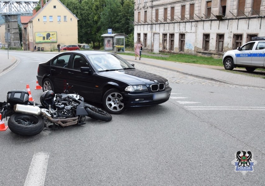 Wałbrzych: Ciągnik w rowie i wypadek z udziałem motocyklisty [ZDJĘCIA]