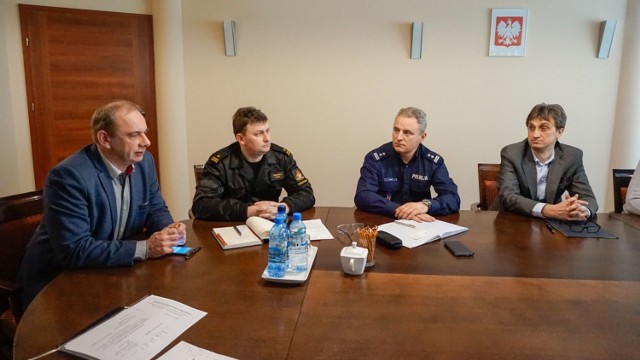 Radomszczański: Służby przygotowują się przed wichurą