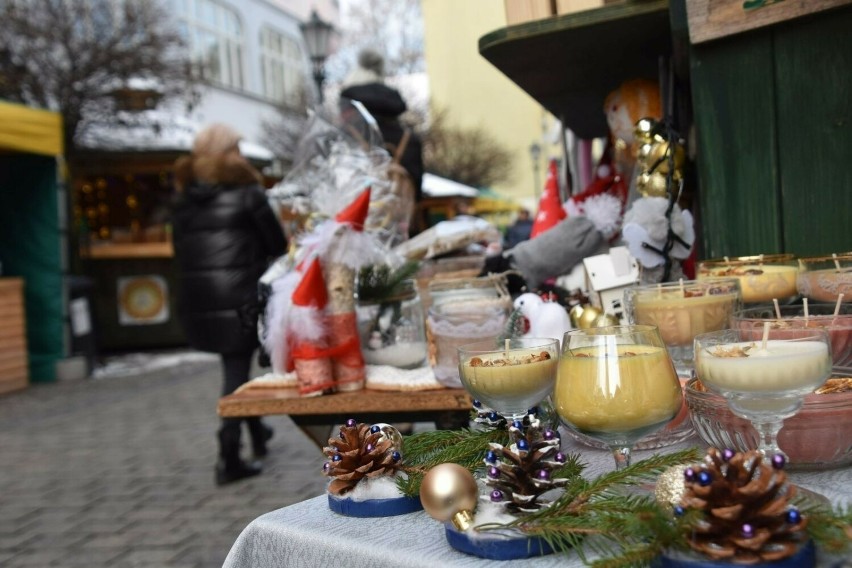 Zobacz, co można było kupić na jarmarku bożonarodzeniowym w...