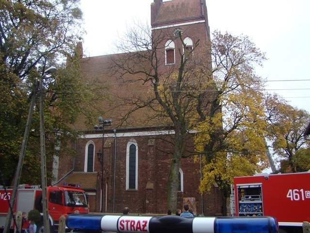 Pożar kościoła w Gniewie. Z ogniem walczyło kilka jednostek straży