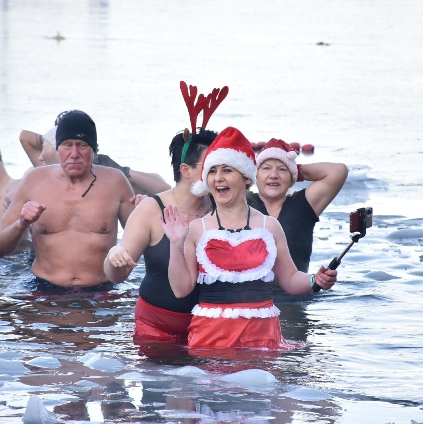 Maraton morsowania odbędzie się w Malborku. Miłośnicy zimnych kąpieli pomogą dwóm dziewczynkom 