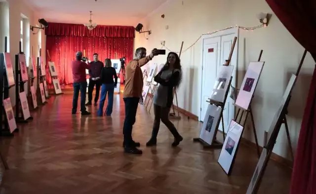 W Grudziądzu fotografie ze wspólnych warsztatów polsko - ukraińskich można było oglądać w Centrum Kultury Teatr. Wernisaż w Wąbrzeźnie zaplanowano w Wąbrzeskim Domu Kultury 24 lutego. Początek godz. 18.