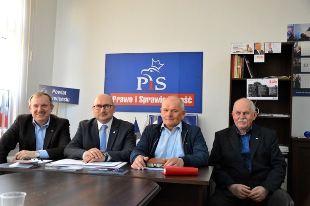 Od lewej: Piotr Masłowski, Robert Stępień, Czesław Galek (kandydat PiS na wójta gm. Malechowo), Jerzy Sekuła