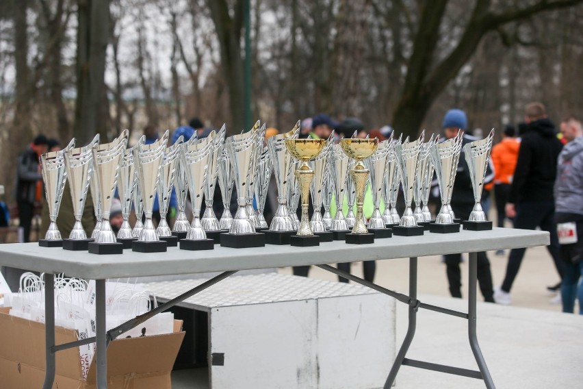 Rywalizowali w niedzielę w Ogrodzie Saskim w 10. edycji biegu Tropem Wilczym. Zobacz zdjęcia