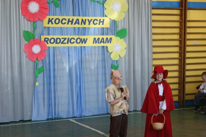 Garczegorze: Dzieci ze szkoły w Garczegorzu wystąpiły dla swoich rodziców