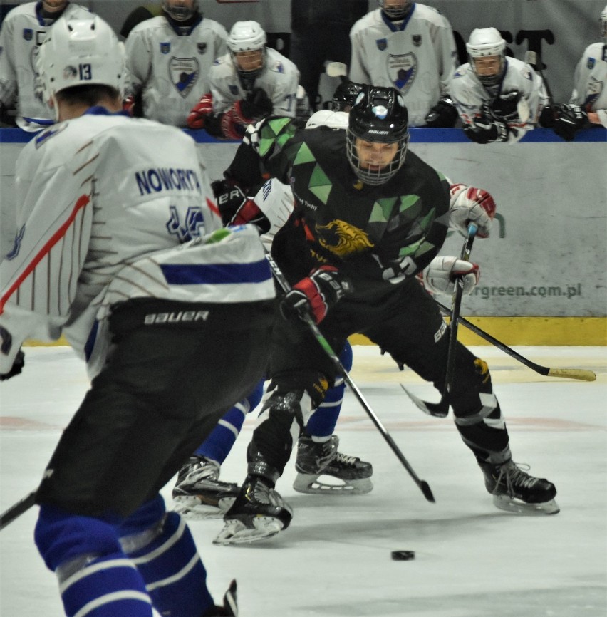 1 liga hokeja: UKH Unia Oświęcim - MOSM Tychy 2:5.