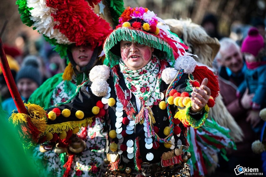 Plenerowy dzień Żywieckich Godów w Milówce. Było pięknie i kolorowo, przez wieś przeszedł tłum przebierańców (ZDJĘCIA)