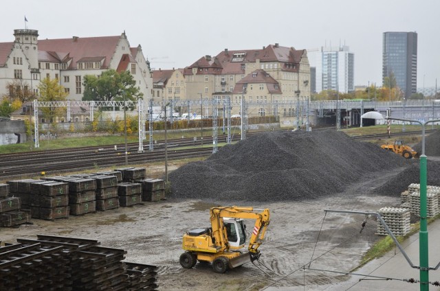 W tym miejscu mógłby powstać nowy dworzec Poznań Główny lub przystanek kolejowy Poznań Centrum? Teraz jest tam zaplecze remontów torowiska.