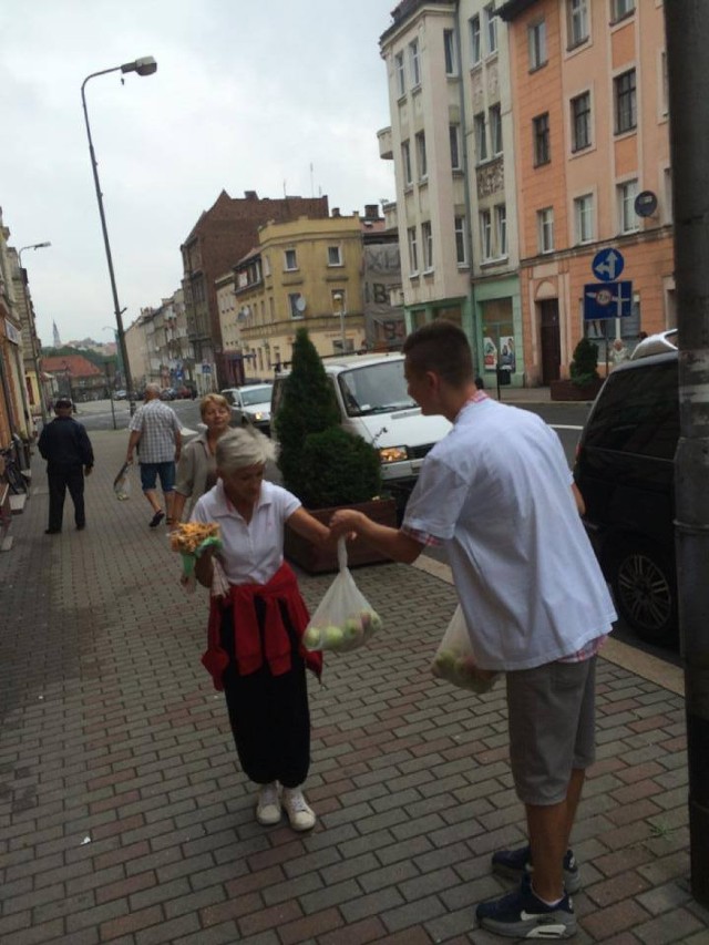 Zgorzelec: na złość Putinowi mieszkańcy jedzą jabłka