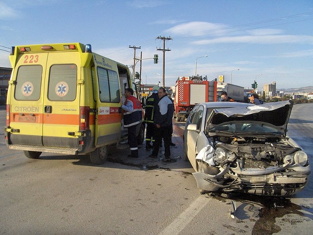 Źródło: http://commons.wikimedia.org/wiki/File:Car_crash_in_Thessaloniki,_Greece_2.jpg?uselang=pl