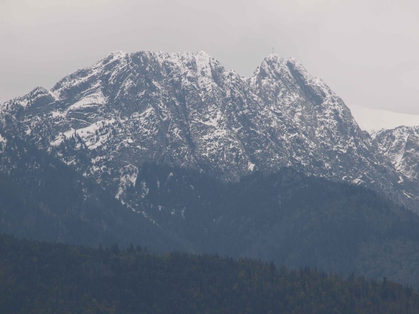 Zakopane. Na dole jeszcze zielono, u góry biało. Taka jesień tylko pod Giewontem