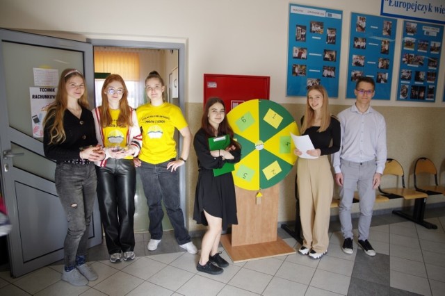 W Zespole Szkół Ponadgimnazjalnych w Sierakowicach odbyły się Dni Otwarte, podczas których społeczność szkolne mogła pokazać to, co w ich szkole najlepsze.