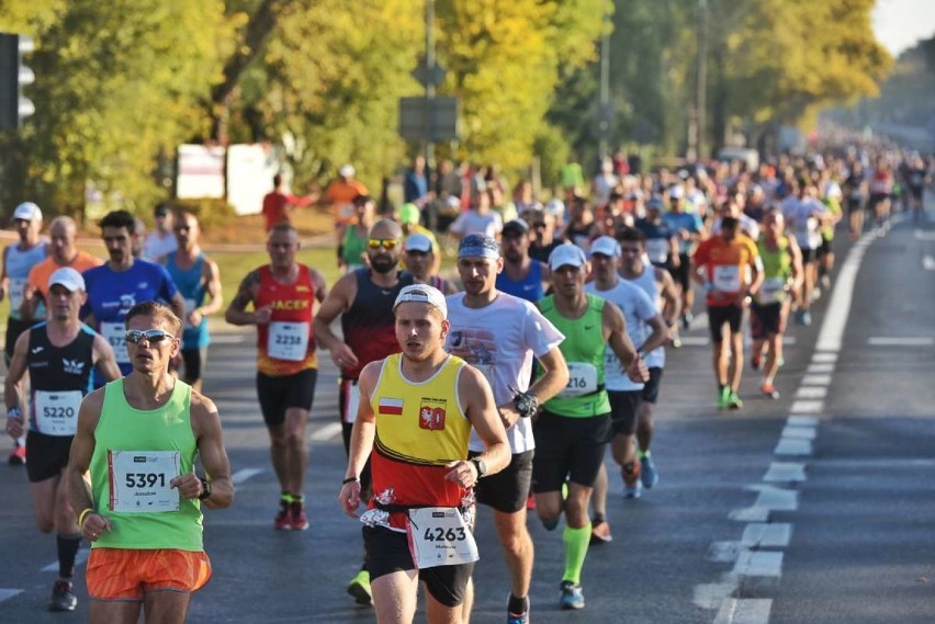 Punktualnie o godz. 9 rozpoczął się 19. PKO Poznań Maraton....