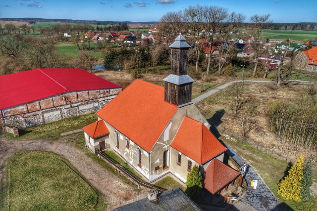 Smardzewo leży w pobliżu Świebodzina, w gminie Szczaniec.