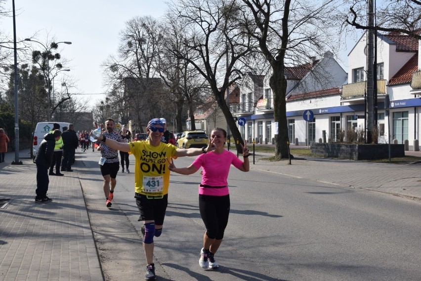 Humory i pogoda biegaczom półmaratonu dopisały