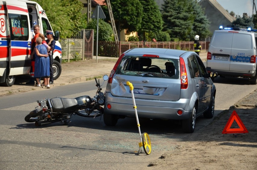 W AKCJI: Zderzenie motocykla z autem osobowym w Łuszczanowie [ZDJĘCIA]